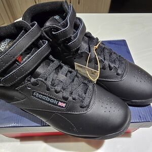 Reebok Classics - Brand NEW -  NWT